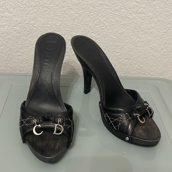 Dior sandal. Black . Size 38.5 ( run small) I’m usually a 6.5 or 7 though. - Picture 1 of 14